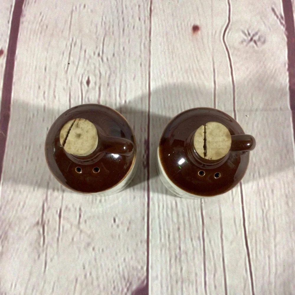 Vintage Desert of Maine Souvenir Ceramic Salt and Pepper Shakers - Picture 4 of 6